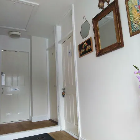 Shalom בית הארחה לונגפורד